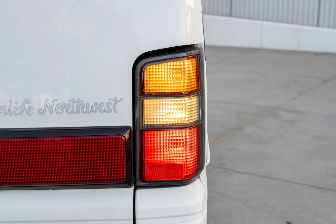 1993 Mitsubishi Delica 2nd Gen - Image 26 of 31