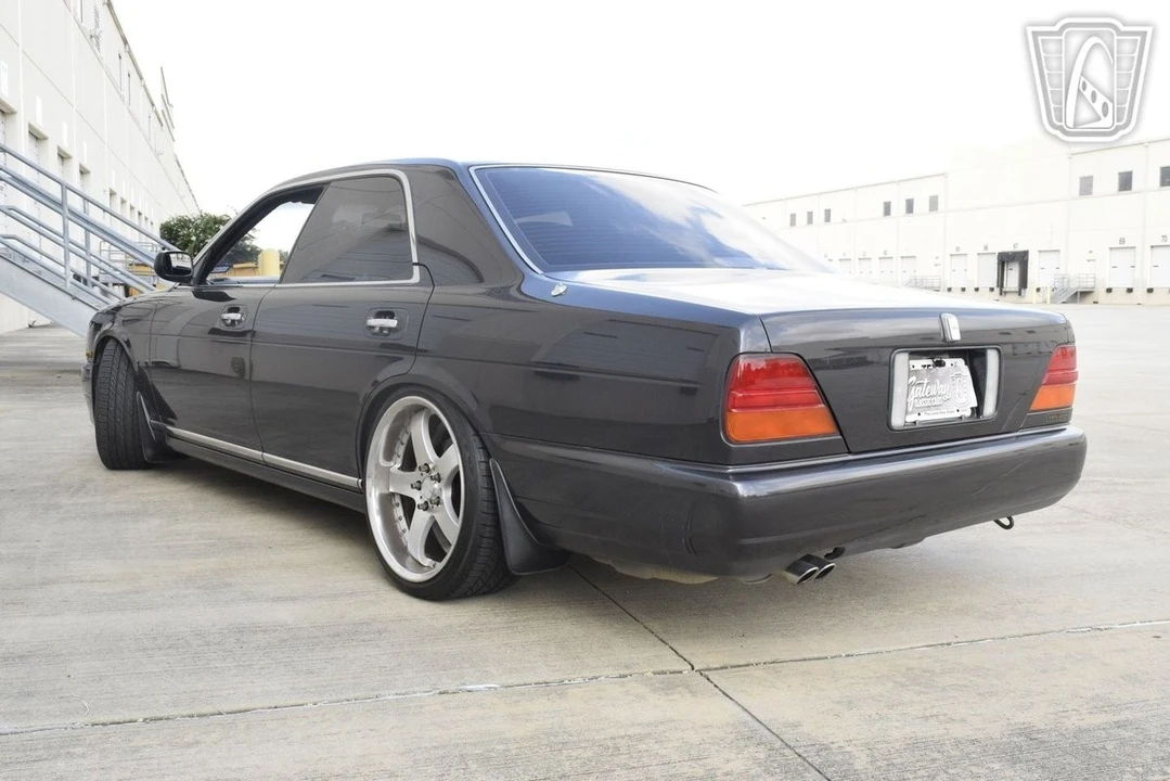 1993 Nissan Cedric 9th Gen - Image 10 of 12