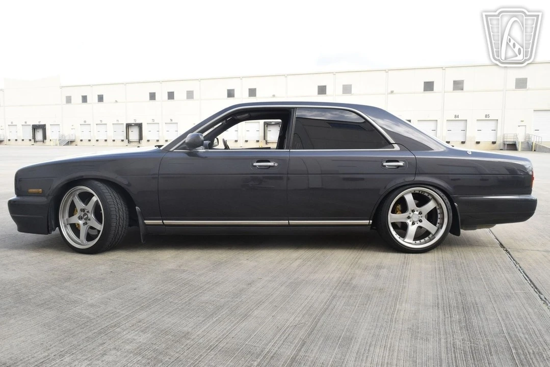 1993 Nissan Cedric 9th Gen - Image 7 of 12