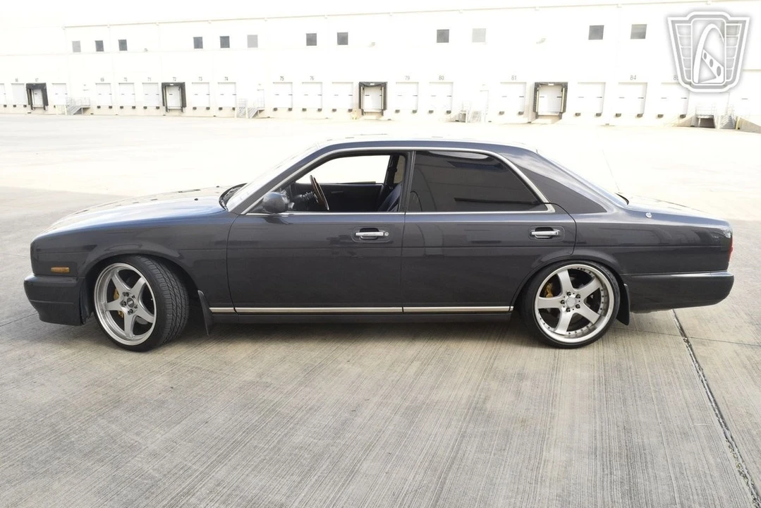 1993 Nissan Cedric 9th Gen - Image 5 of 12