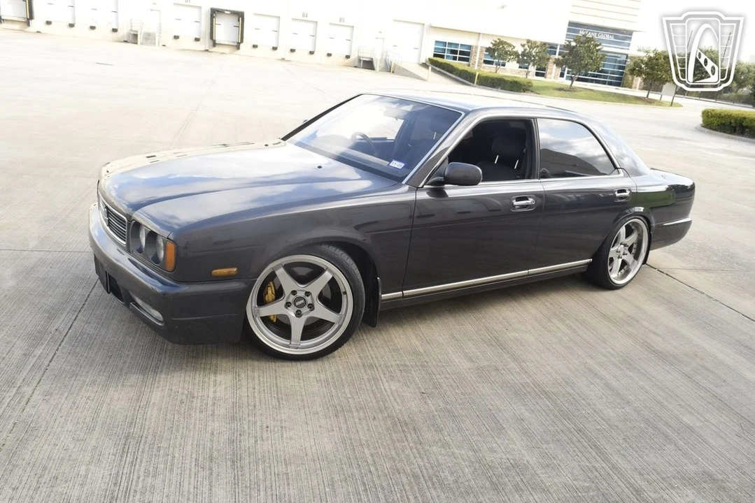 1993 Nissan Cedric 9th Gen - Image 3 of 12