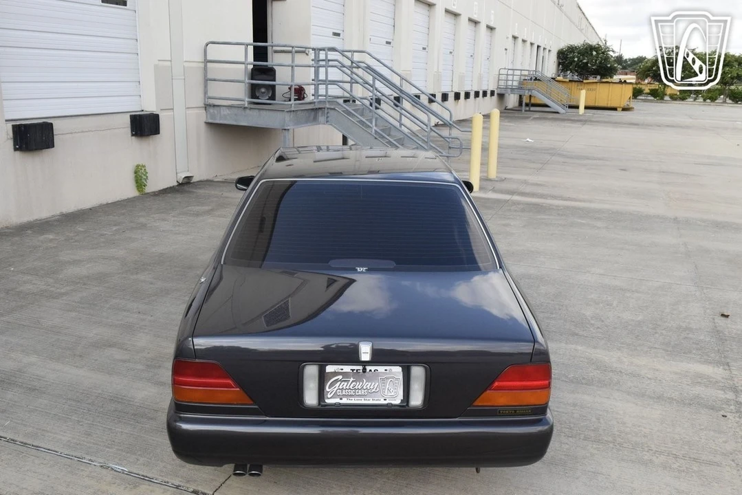 1993 Nissan Cedric 9th Gen - Image 11 of 12