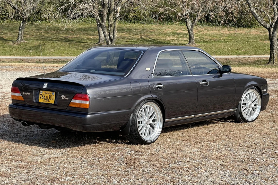 1993 Nissan Cedric 8th Gen - Image 4 of 31