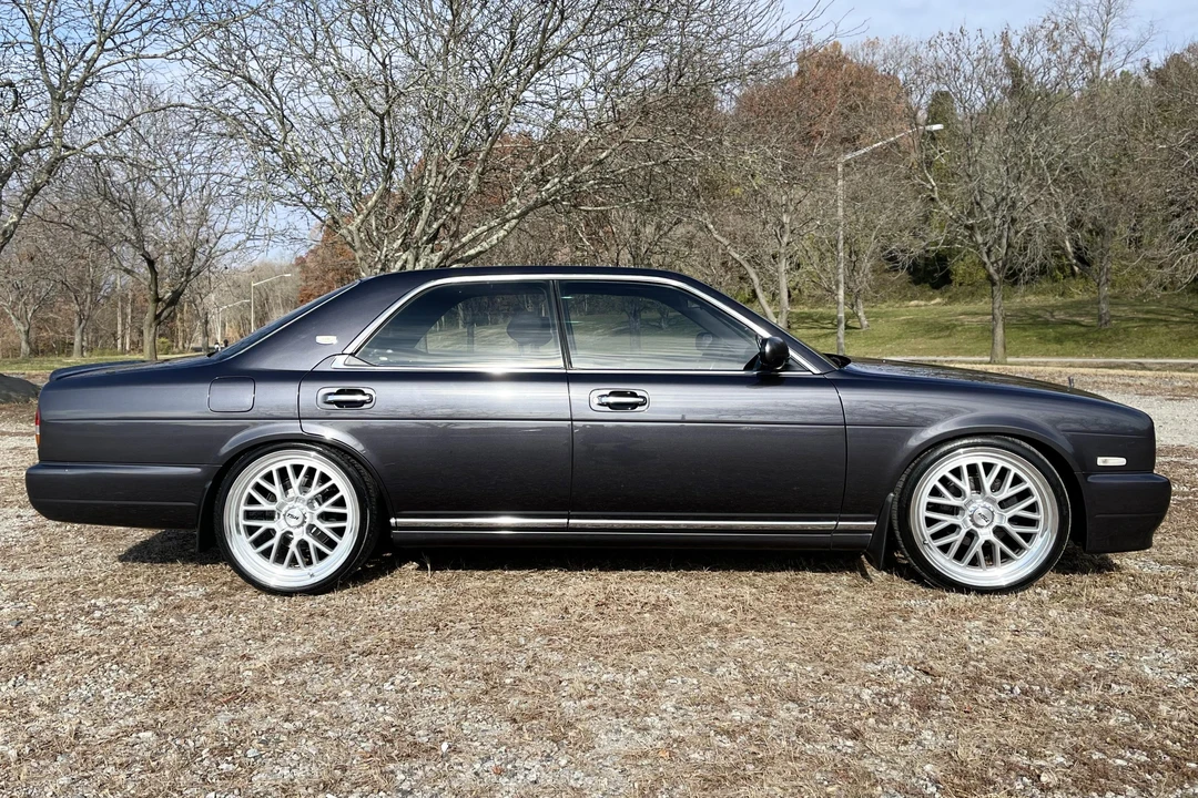 1993 Nissan Cedric 8th Gen - Image 3 of 31