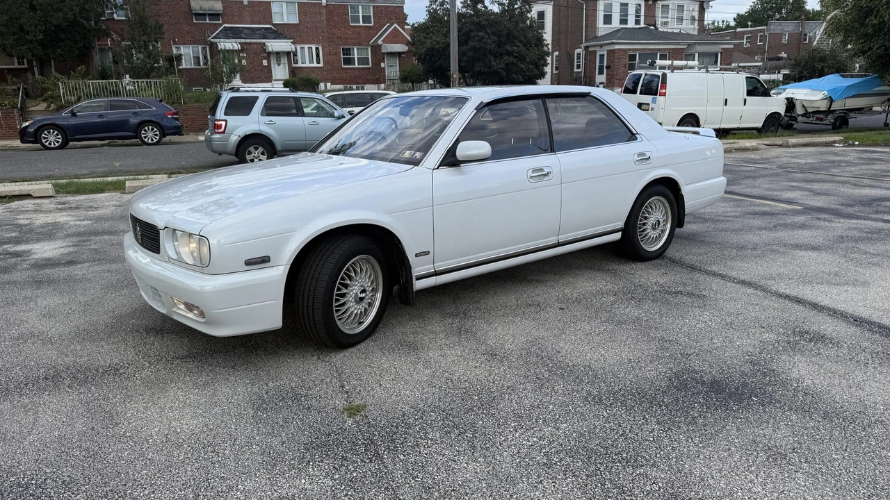 1993 Nissan Cedric 8th Gen - Image 2 of 31