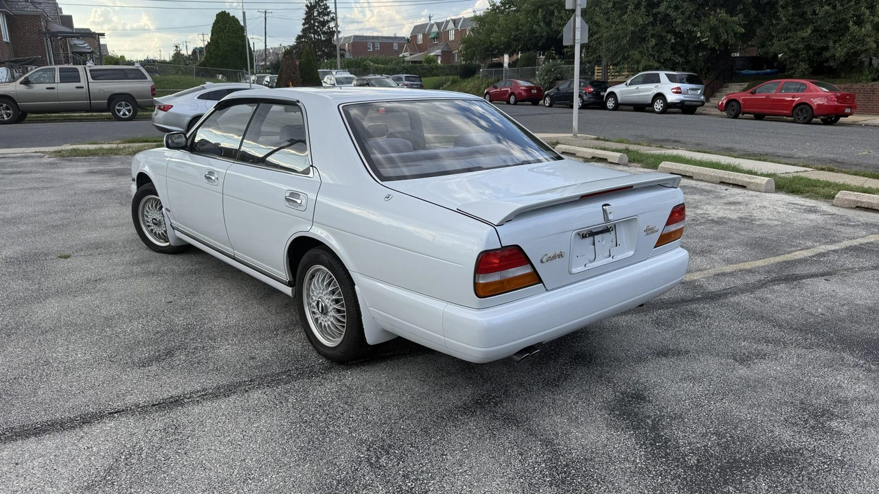 1993 Nissan Cedric 8th Gen - Image 3 of 31