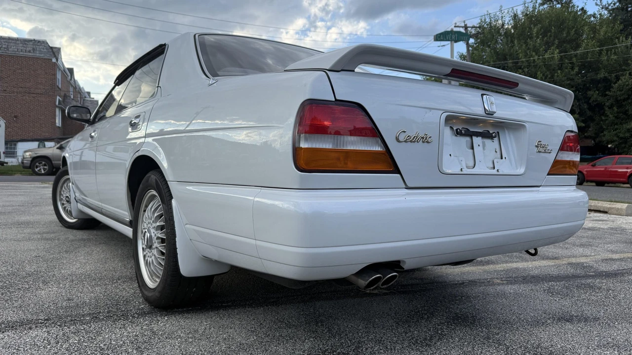 1993 Nissan Cedric 8th Gen - Image 4 of 31