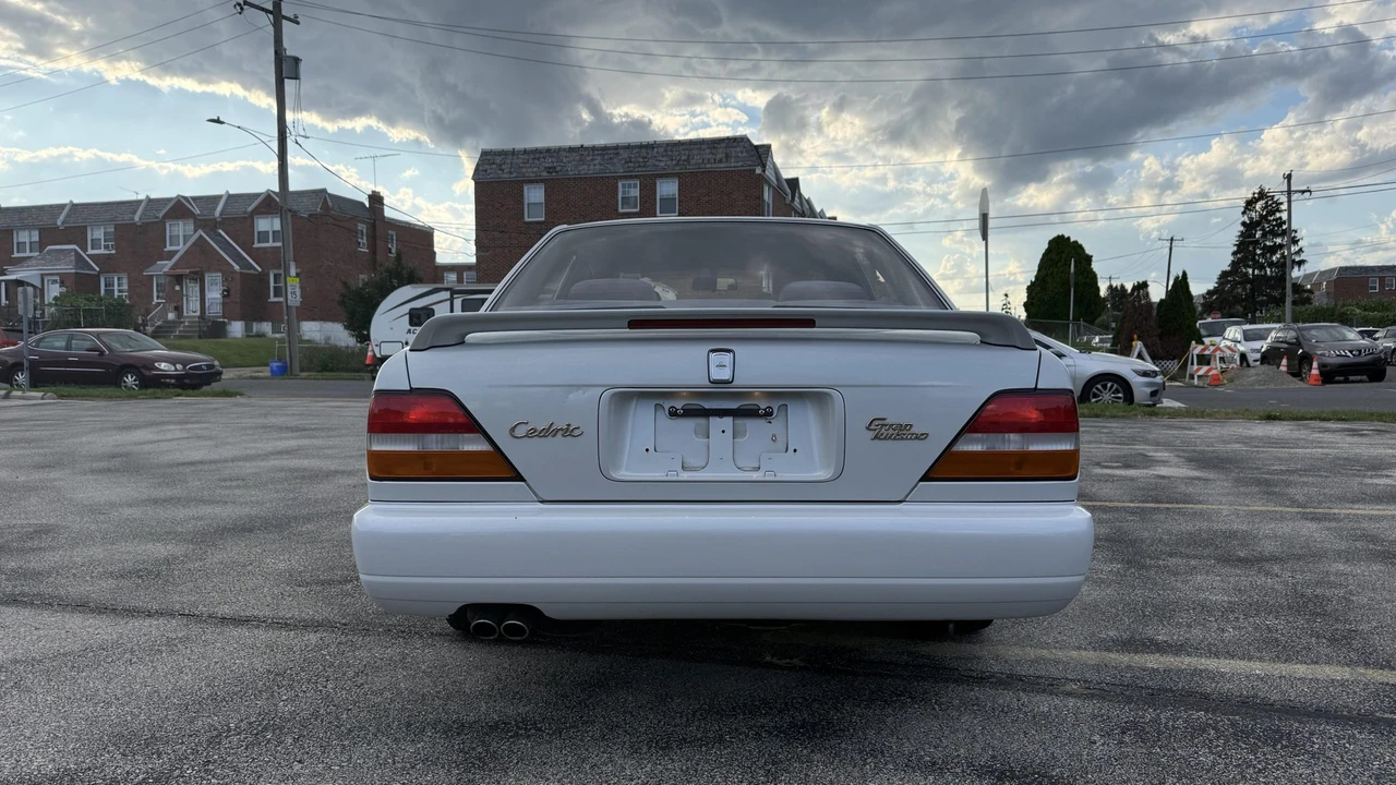 1993 Nissan Cedric 8th Gen - Image 5 of 31