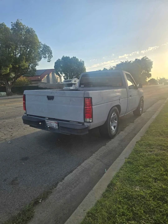 1993 Nissan Frontier - Image 4 of 4