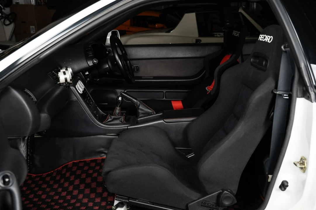 1993 Nissan R32 Skyline GT-R 8th Gen - Image 25 of 31