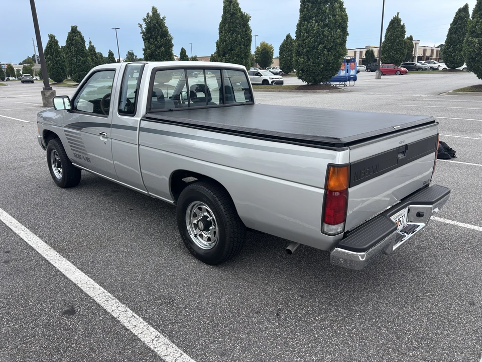 1993 Nissan Frontier - Image 5 of 31