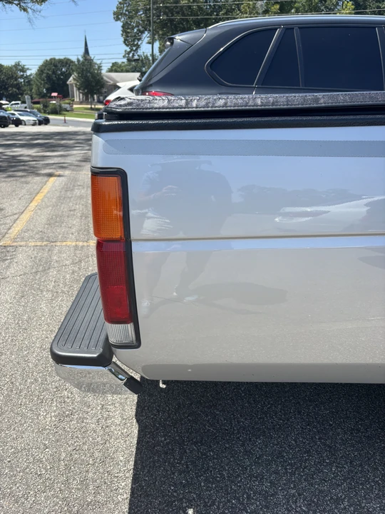 1993 Nissan Frontier - Image 25 of 31