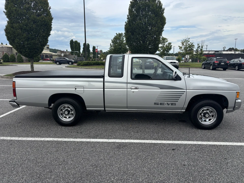 1993 Nissan Frontier - Image 2 of 31