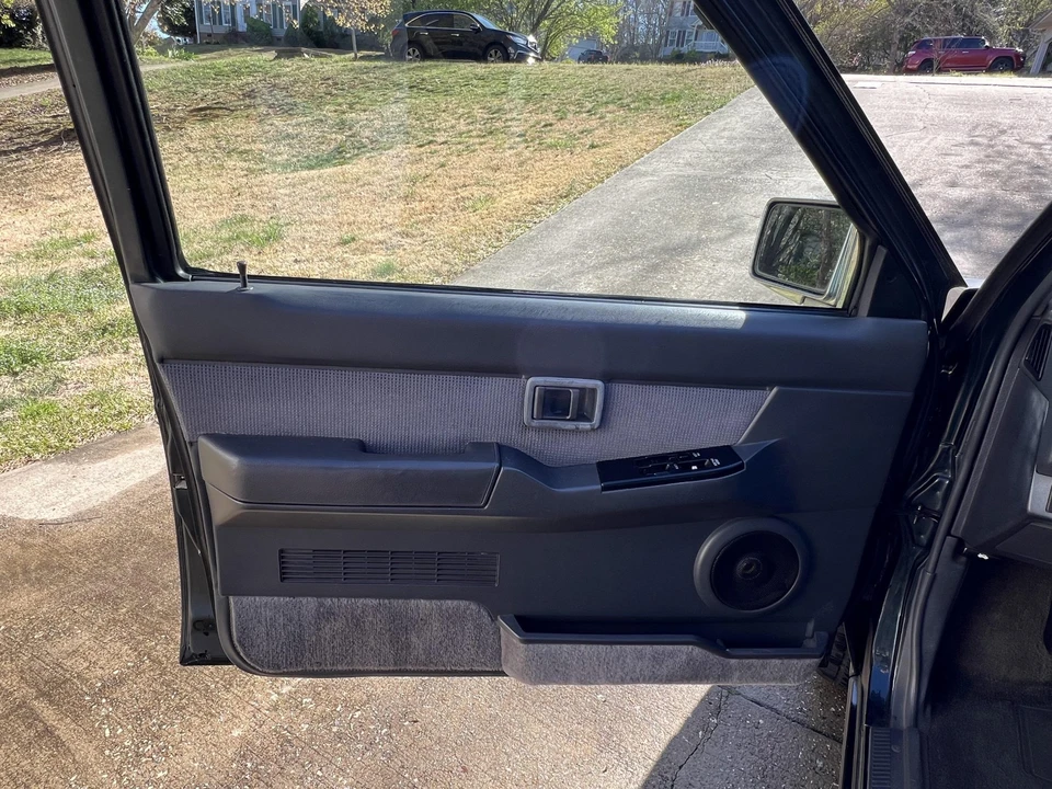 1993 Nissan Frontier - Image 26 of 31