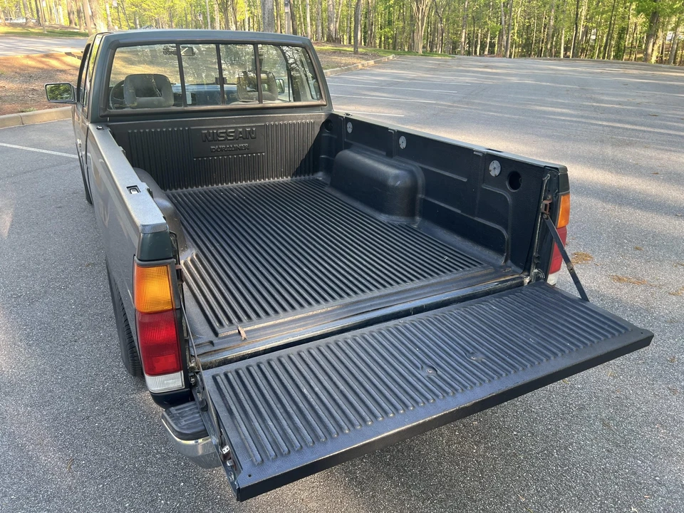 1993 Nissan Frontier - Image 15 of 31