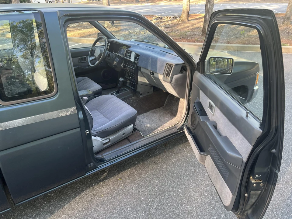 1993 Nissan Frontier - Image 30 of 31