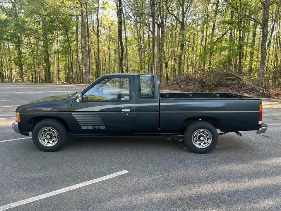 1993 Nissan Frontier - Image 3 of 31