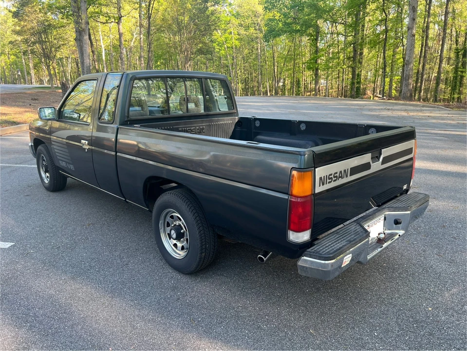 1993 Nissan Frontier - Image 4 of 31