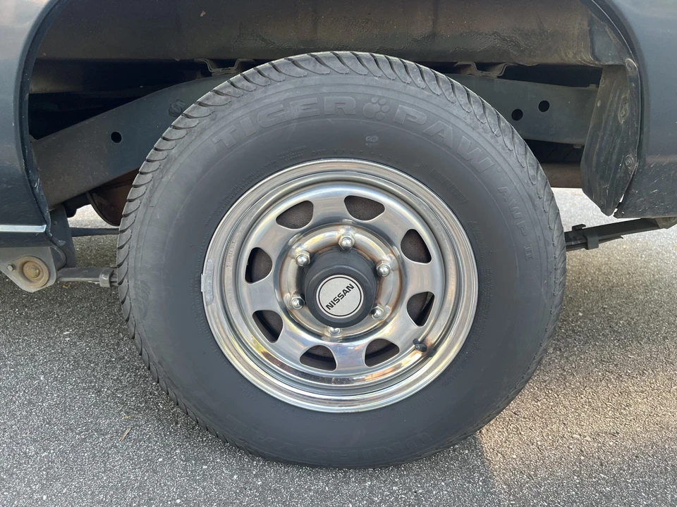 1993 Nissan Frontier - Image 24 of 31