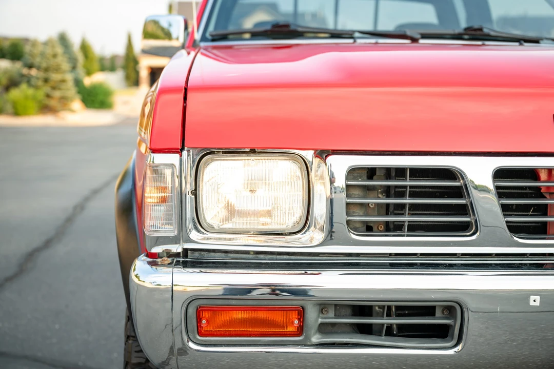 1993 Nissan Frontier - Image 10 of 31