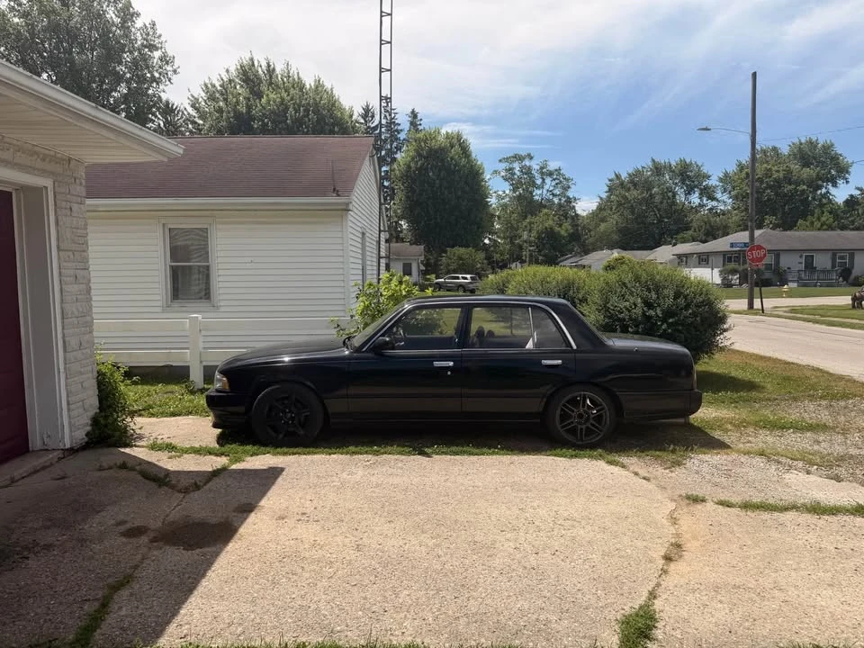 1993 Nissan Cedric 8th Gen - Image 4 of 5