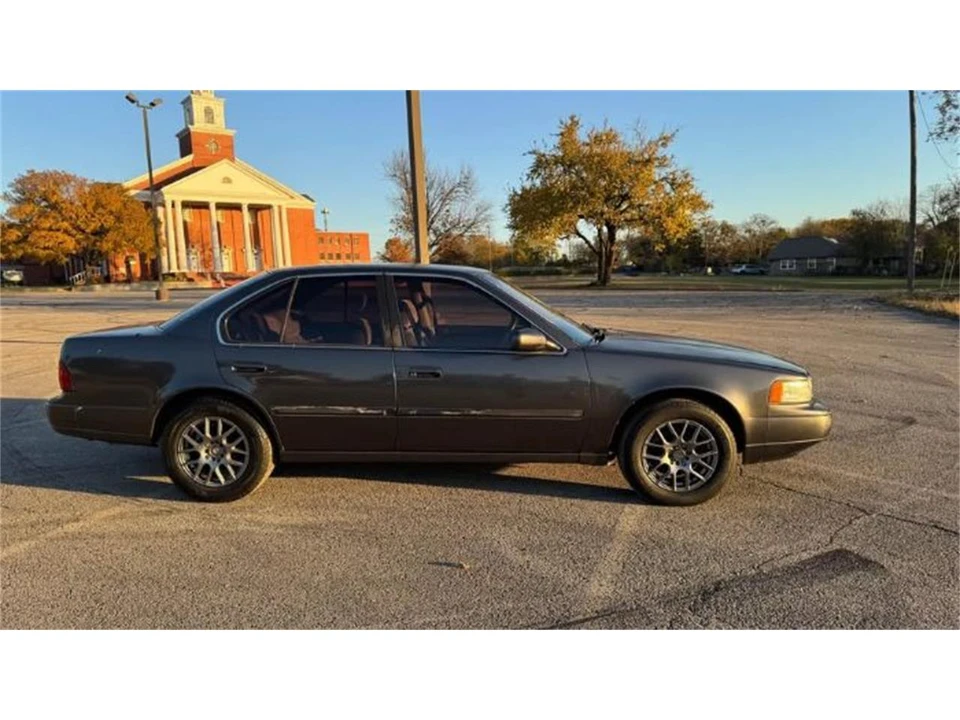 1993 Nissan Maxima 3rd Gen - Image 14 of 16