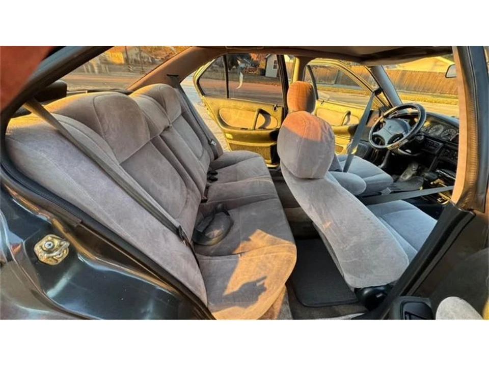 1993 Nissan Maxima 3rd Gen - Image 6 of 16