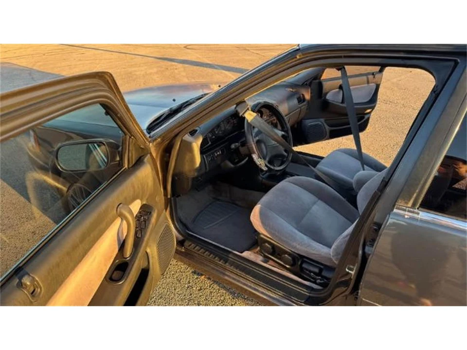 1993 Nissan Maxima 3rd Gen - Image 10 of 16