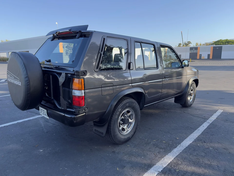 1993 Nissan Pathfinder 1st Gen - Image 11 of 23