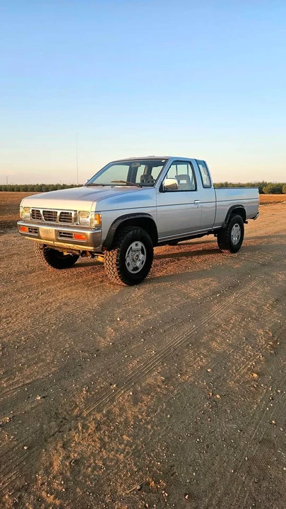 1993 Nissan Frontier - Image 2 of 3