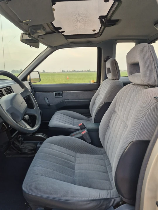1993 Nissan - Image 9 of 21