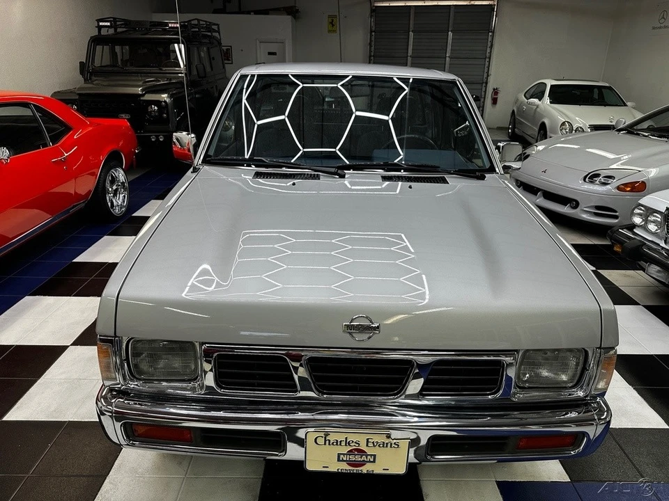 1993 Nissan Frontier - Image 4 of 21