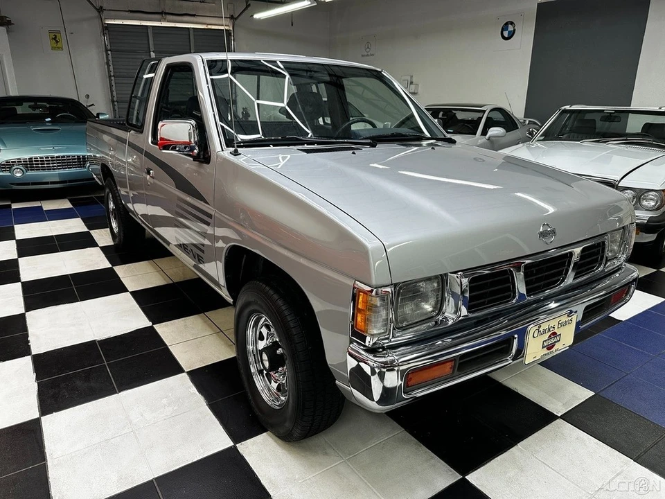 1993 Nissan Frontier - Image 2 of 21