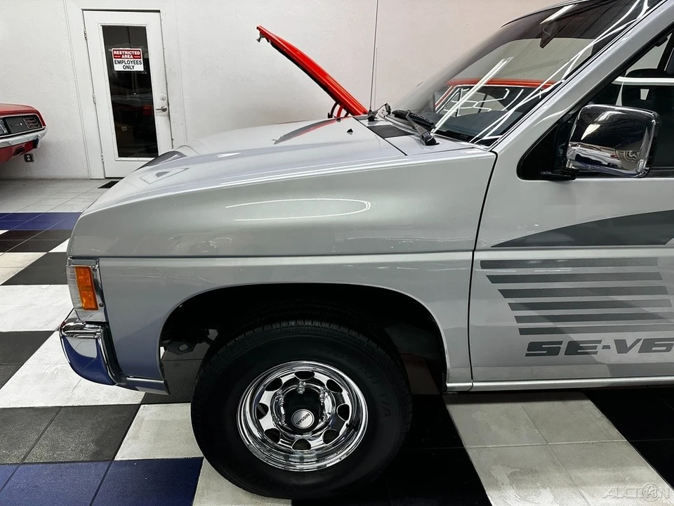 1993 Nissan Frontier - Image 10 of 21
