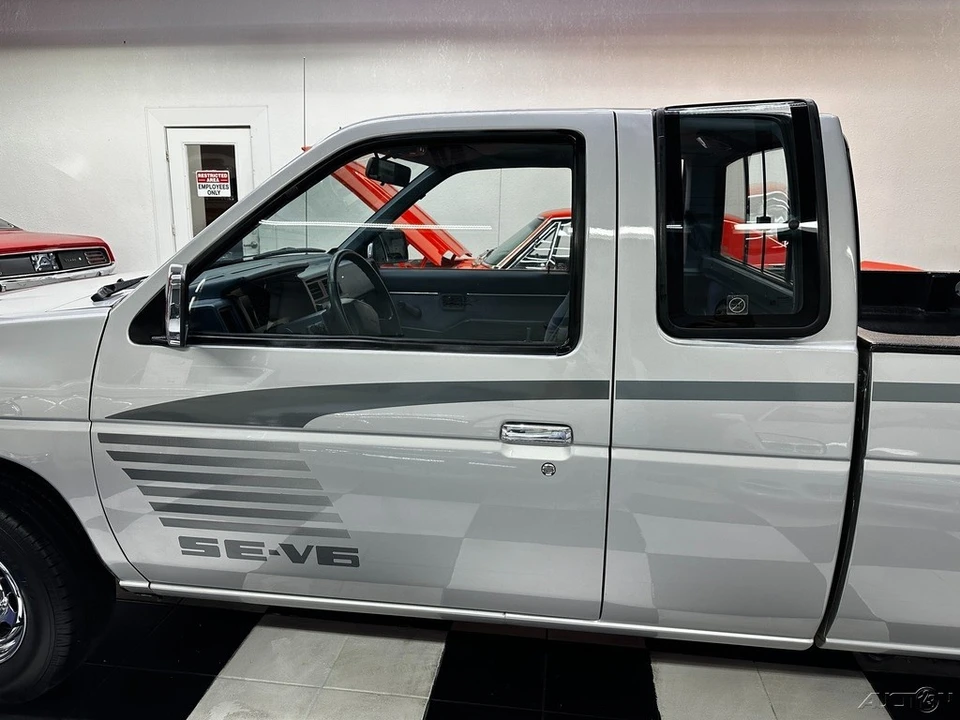 1993 Nissan Frontier - Image 15 of 21