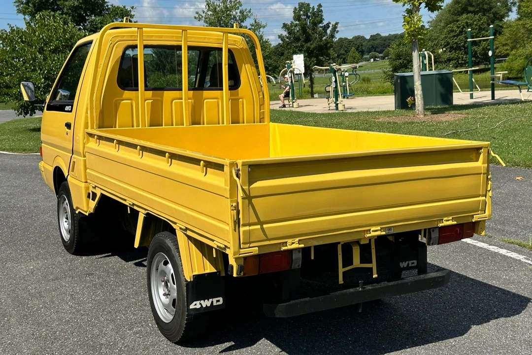 1993 Nissan Vanette 2nd Gen - Image 4 of 31