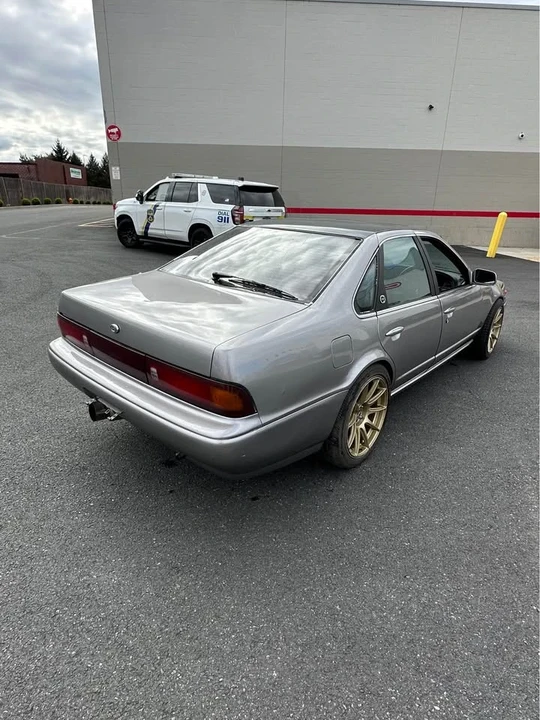 1993 Nissan Maxima 3rd Gen - Image 9 of 20