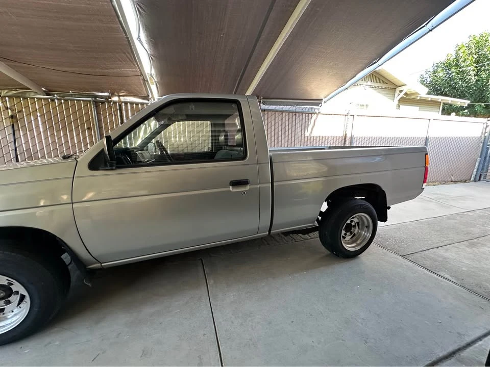 1993 Nissan Frontier - Image 2 of 5