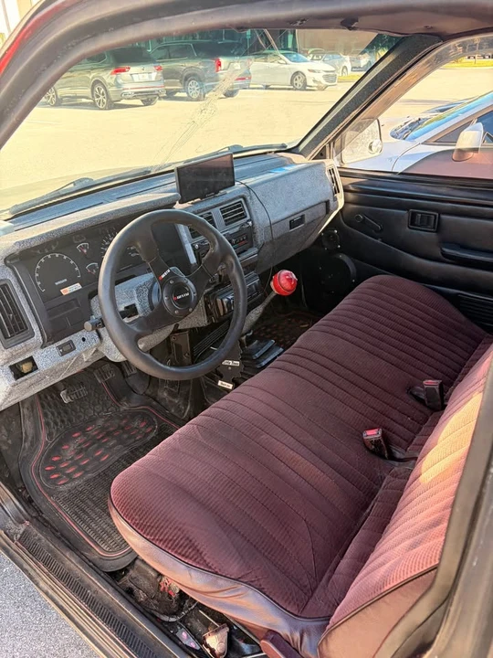 1993 Nissan Frontier - Image 6 of 10