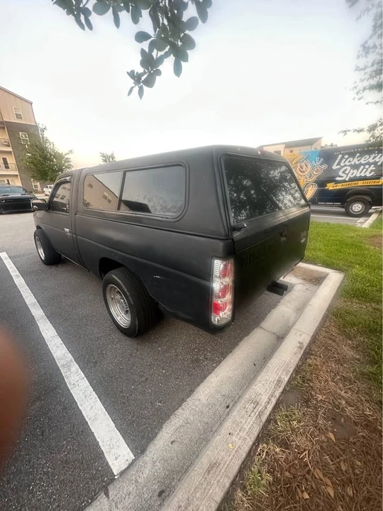 1993 Nissan Frontier - Image 5 of 10