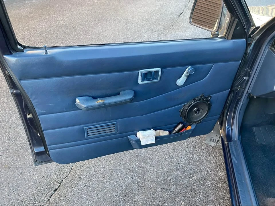 1993 Nissan Frontier - Image 5 of 6