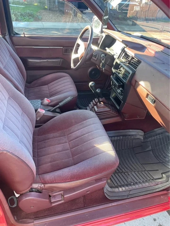 1993 Nissan Frontier - Image 4 of 5