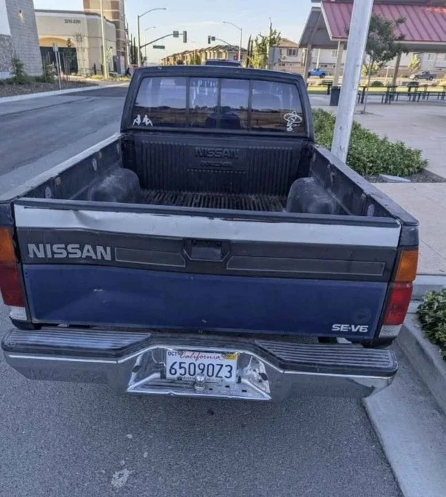 1993 Nissan Frontier - Image 4 of 6