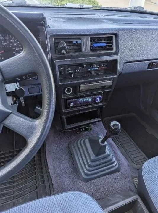 1993 Nissan Frontier - Image 6 of 6
