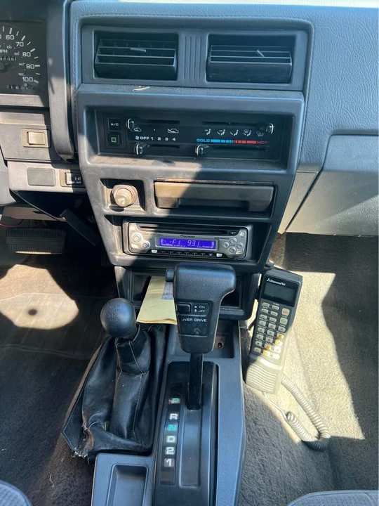 1993 Nissan Frontier - Image 10 of 12
