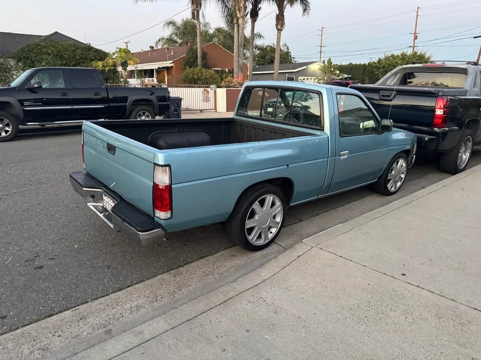 1993 Nissan Frontier - Image 2 of 5