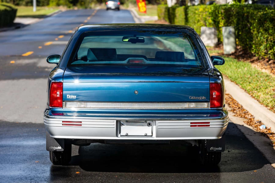 1993 Oldsmobile 98 - Image 15 of 30