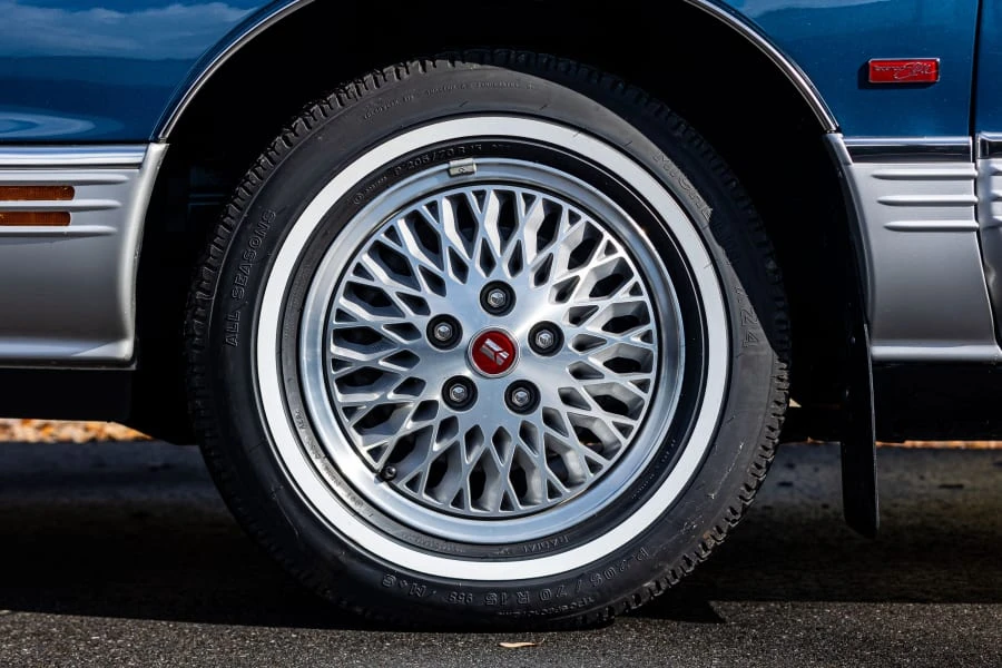 1993 Oldsmobile 98 - Image 13 of 30