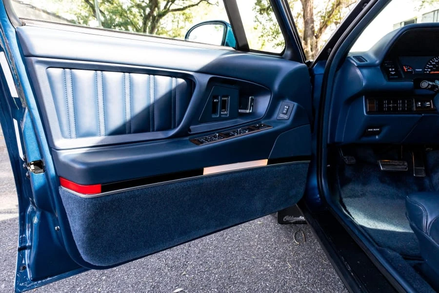 1993 Oldsmobile 98 - Image 17 of 30