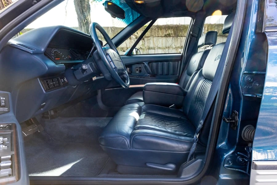 1993 Oldsmobile 98 - Image 3 of 30